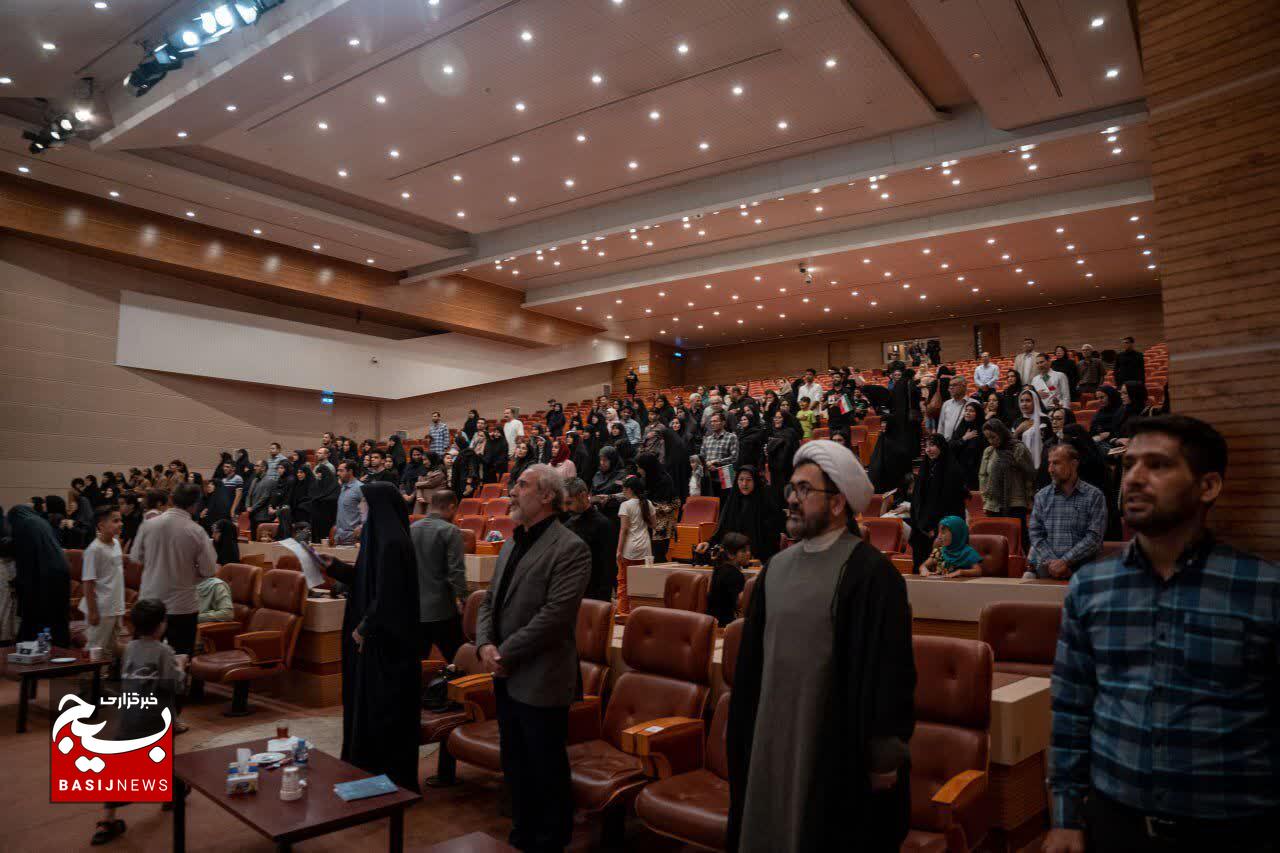 “ایران بانو ۲: حماسهای از امید و تابآوری در دل خانواده صنعت نفت؛ روایتی از فرمانده حوزه بسیج شرکت ملی نفت ایران از همبستگی ملی و شکوفایی نسل نو” “ایران بانو ۲: حماسهای از امید و تابآوری در دل خانواده صنعت نفت؛ روایتی از فرمانده حوزه بسیج شرکت ملی نفت ایران از همبستگی ملی و شکوفایی نسل نو”