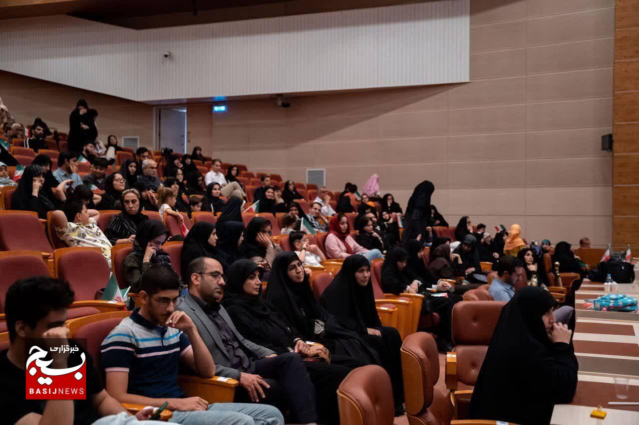 “ایران بانو ۲: حماسهای از امید و تابآوری در دل خانواده صنعت نفت؛ روایتی از فرمانده حوزه بسیج شرکت ملی نفت ایران از همبستگی ملی و شکوفایی نسل نو” “ایران بانو ۲: حماسهای از امید و تابآوری در دل خانواده صنعت نفت؛ روایتی از فرمانده حوزه بسیج شرکت ملی نفت ایران از همبستگی ملی و شکوفایی نسل نو”