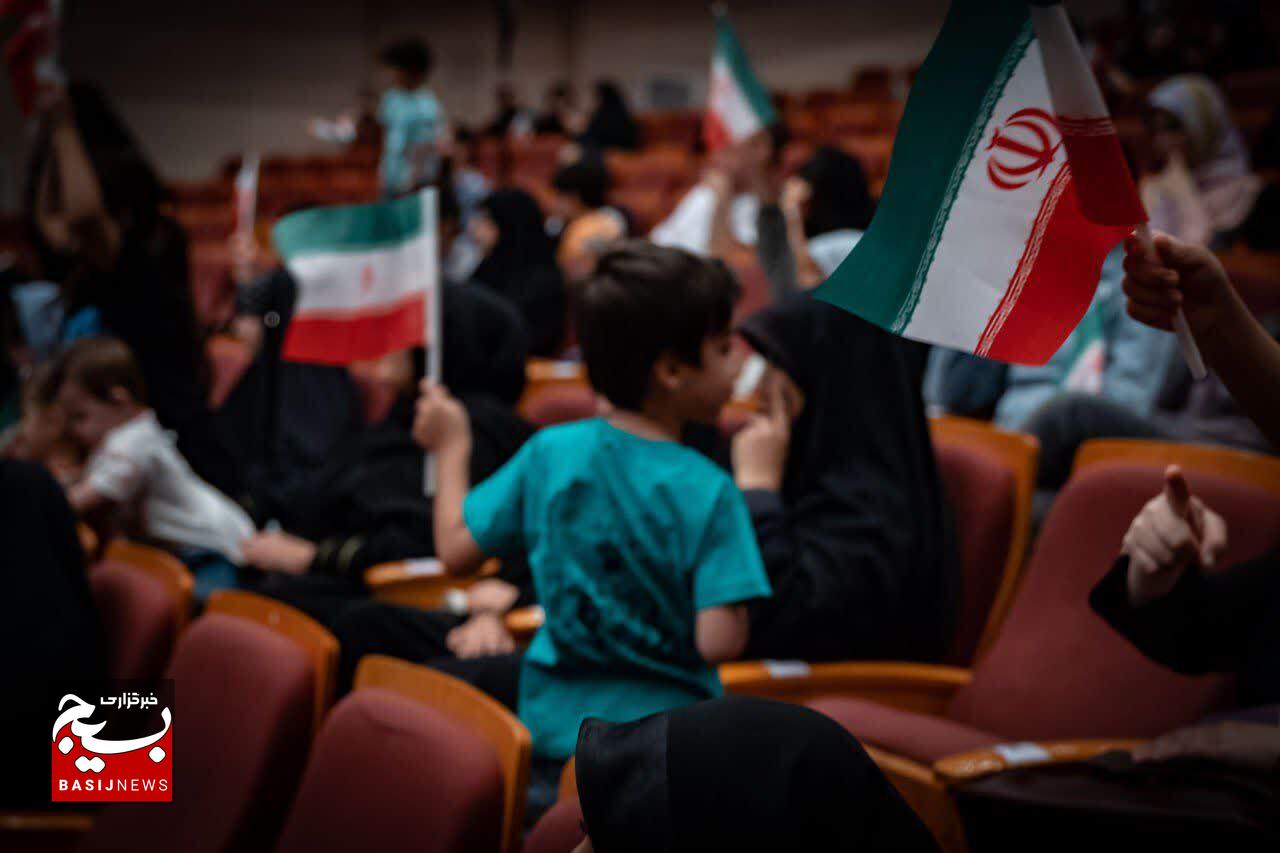 “ایران بانو ۲: حماسهای از امید و تابآوری در دل خانواده صنعت نفت؛ روایتی از فرمانده حوزه بسیج شرکت ملی نفت ایران از همبستگی ملی و شکوفایی نسل نو” “ایران بانو ۲: حماسهای از امید و تابآوری در دل خانواده صنعت نفت؛ روایتی از فرمانده حوزه بسیج شرکت ملی نفت ایران از همبستگی ملی و شکوفایی نسل نو”