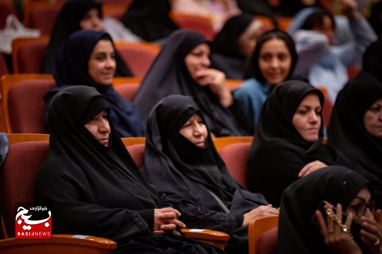 “ایران بانو ۲: حماسهای از امید و تابآوری در دل خانواده صنعت نفت؛ روایتی از فرمانده حوزه بسیج شرکت ملی نفت ایران از همبستگی ملی و شکوفایی نسل نو” “ایران بانو ۲: حماسهای از امید و تابآوری در دل خانواده صنعت نفت؛ روایتی از فرمانده حوزه بسیج شرکت ملی نفت ایران از همبستگی ملی و شکوفایی نسل نو”