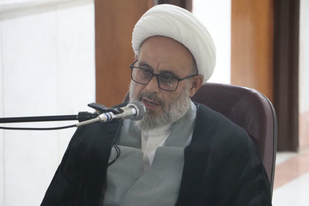 عمل انسان در آن دنیا تنها چیزی است که همراهش است/باید از تمام فرصت های زندگی به نحو احسن استفاده کنیم عمل انسان در آن دنیا تنها چیزی است که همراهش است/باید از تمام فرصت های زندگی به نحو احسن استفاده کنیم