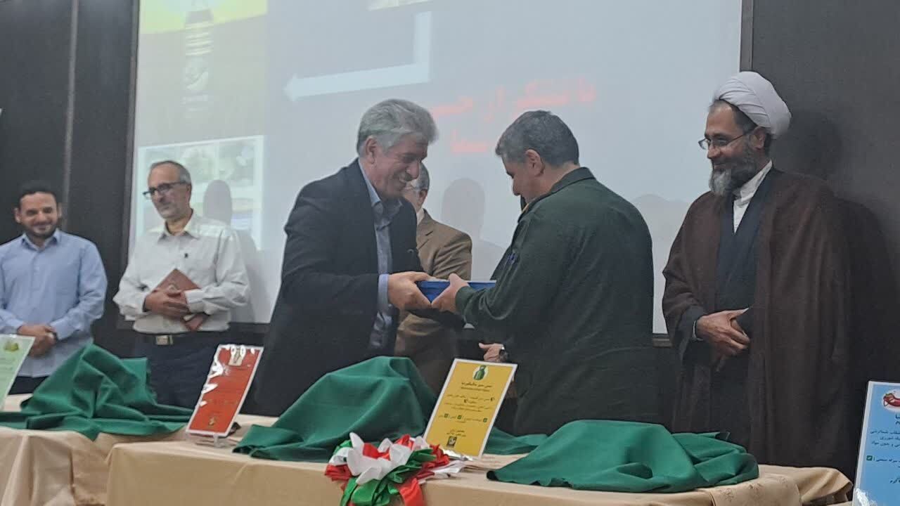 امکان‌سنجی کشت گیاه سالیکورنیا به عنوان گیاه استراتژیک روغنی در مناطق نیمه خشک و خشک کشور