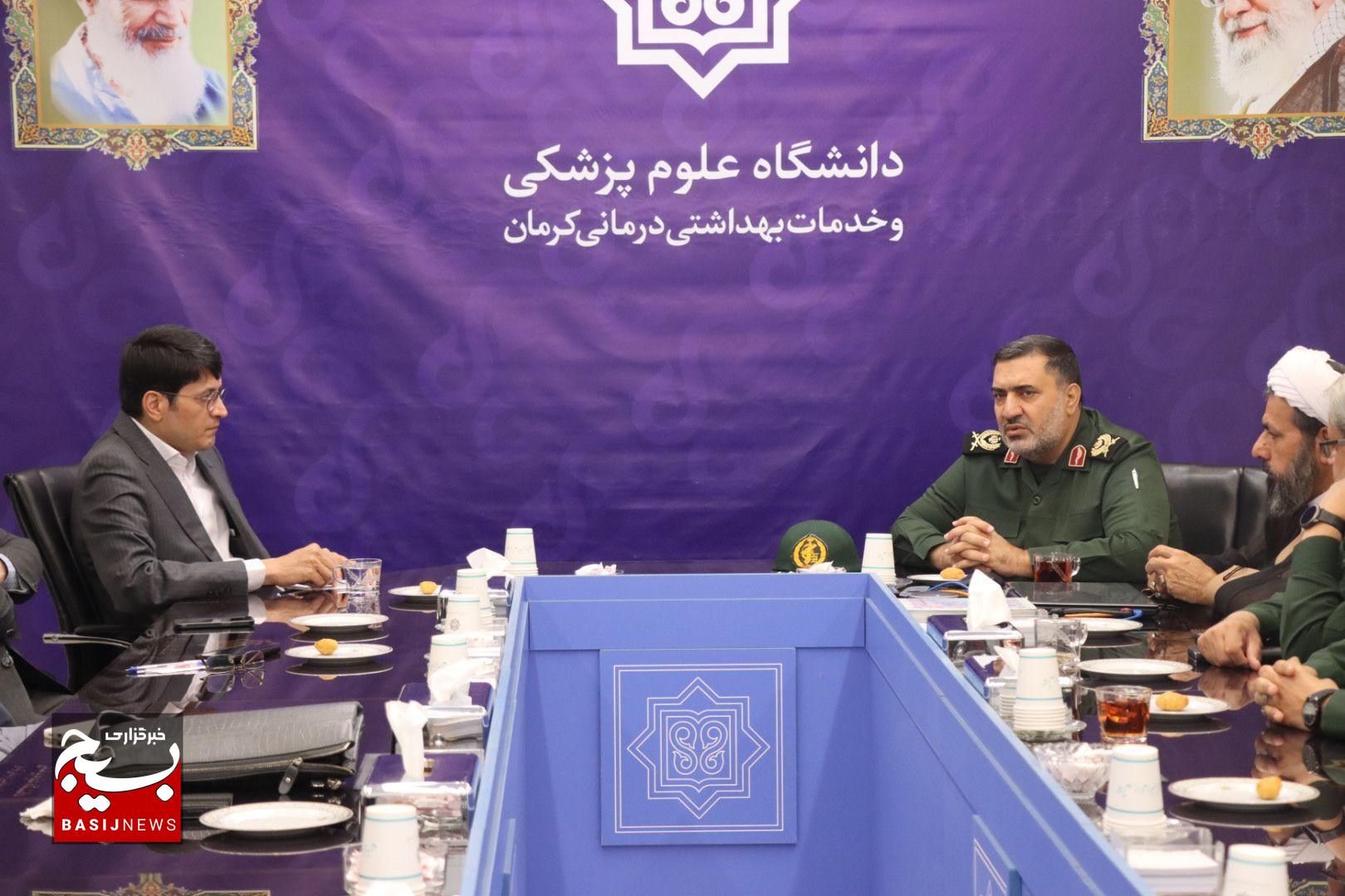 دیدار فرمانده سپاه ثارالله استان کرمان، با دکتر هاشمیان به مناسبت روز پزشک