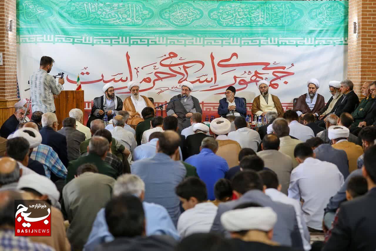برگزاری آیین تکریم و معارفه امام جمعه شهر سهند برگزاری آیین تکریم و معارفه امام جمعه شهر سهند