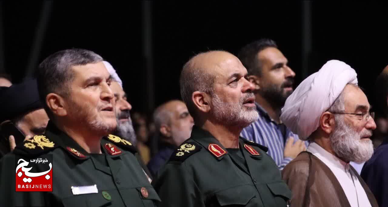 مقاومت و ایستادگی رمز پیروزی ملت ایران است مقاومت و ایستادگی رمز پیروزی ملت ایران است