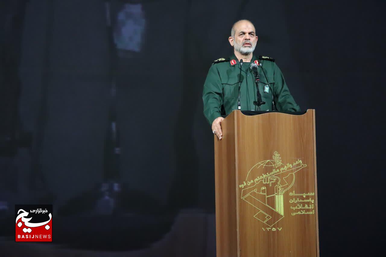 مقاومت و ایستادگی رمز پیروزی ملت ایران است مقاومت و ایستادگی رمز پیروزی ملت ایران است