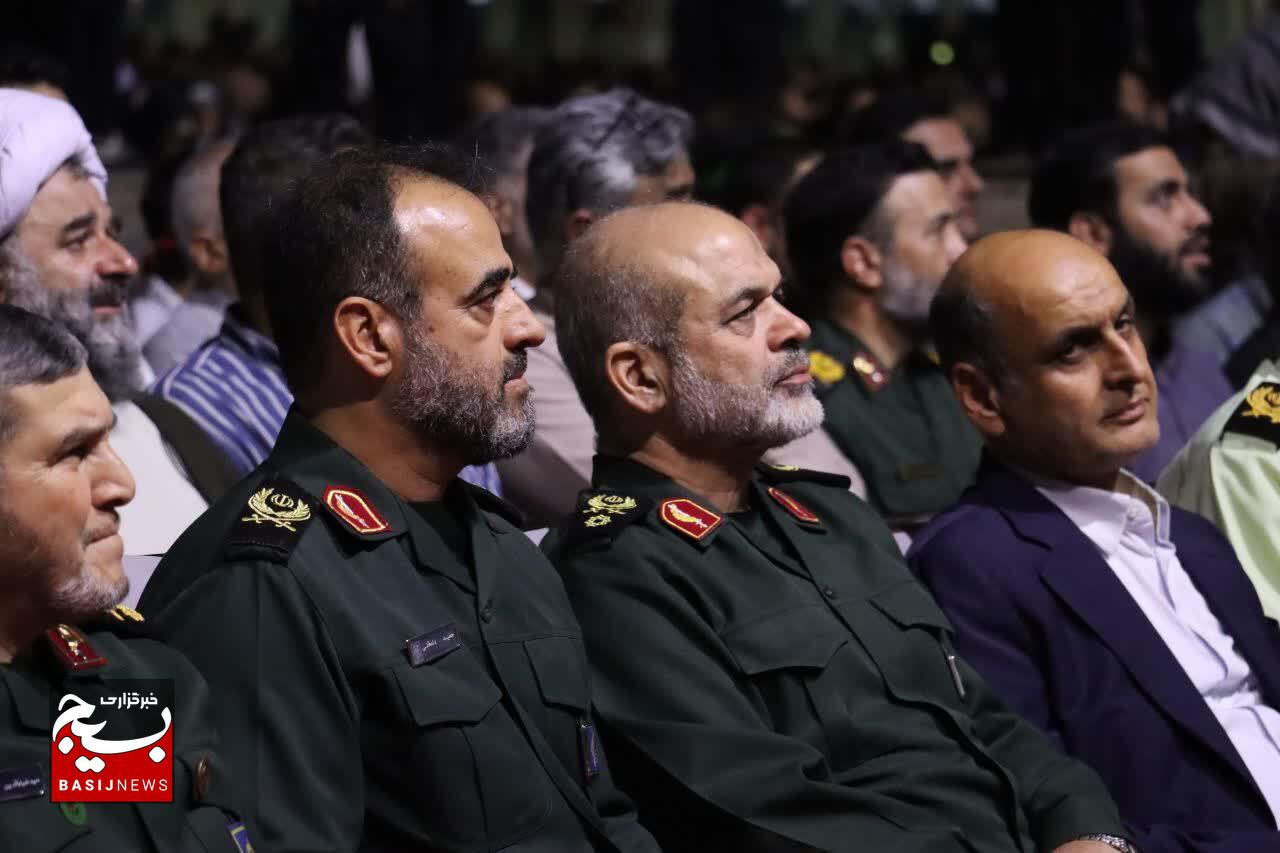 مقاومت و ایستادگی رمز پیروزی ملت ایران است مقاومت و ایستادگی رمز پیروزی ملت ایران است