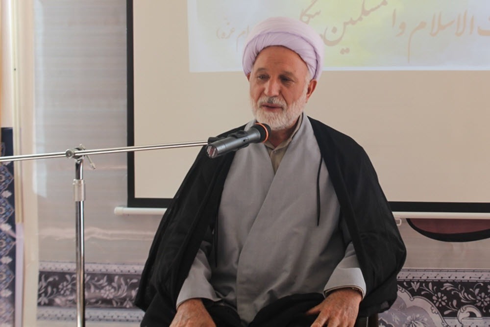 آینده انقلاب در گرو پیوند عمیق حوزه و مردم است