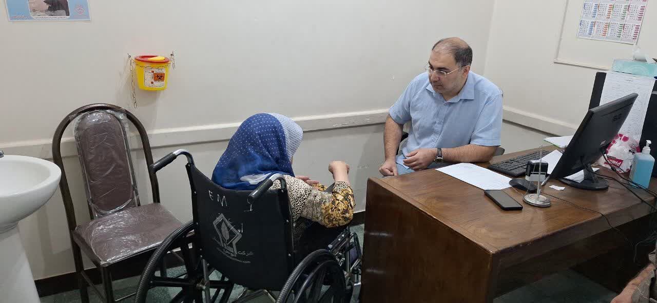 پزشکان دزفول با اجرای طرح جهادی، بیماران نیازمند را ویزیت کردند پزشکان دزفول با اجرای طرح جهادی، بیماران نیازمند را ویزیت کردند