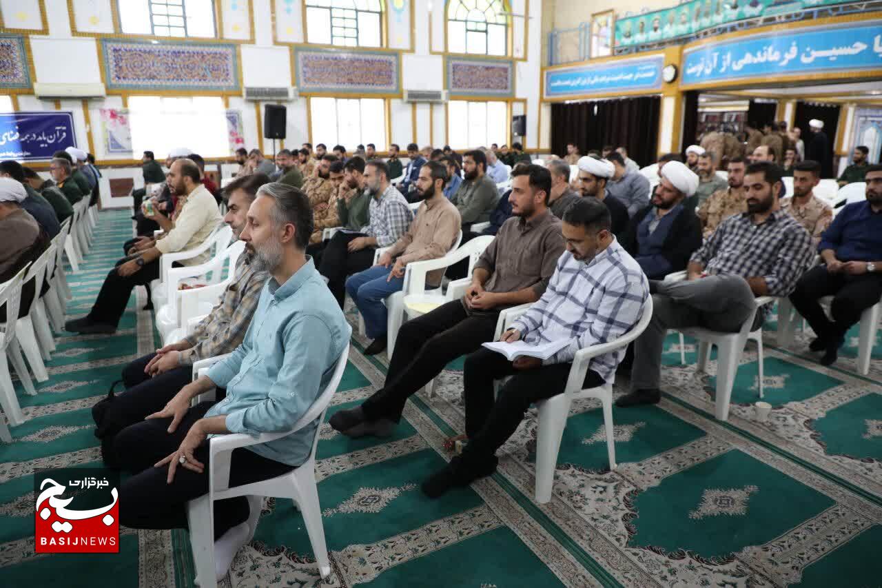 قرآن، محور هدایت در جهانی که از حقیقت فاصله گرفته دارد قرآن، محور هدایت در جهانی که از حقیقت فاصله گرفته دارد
