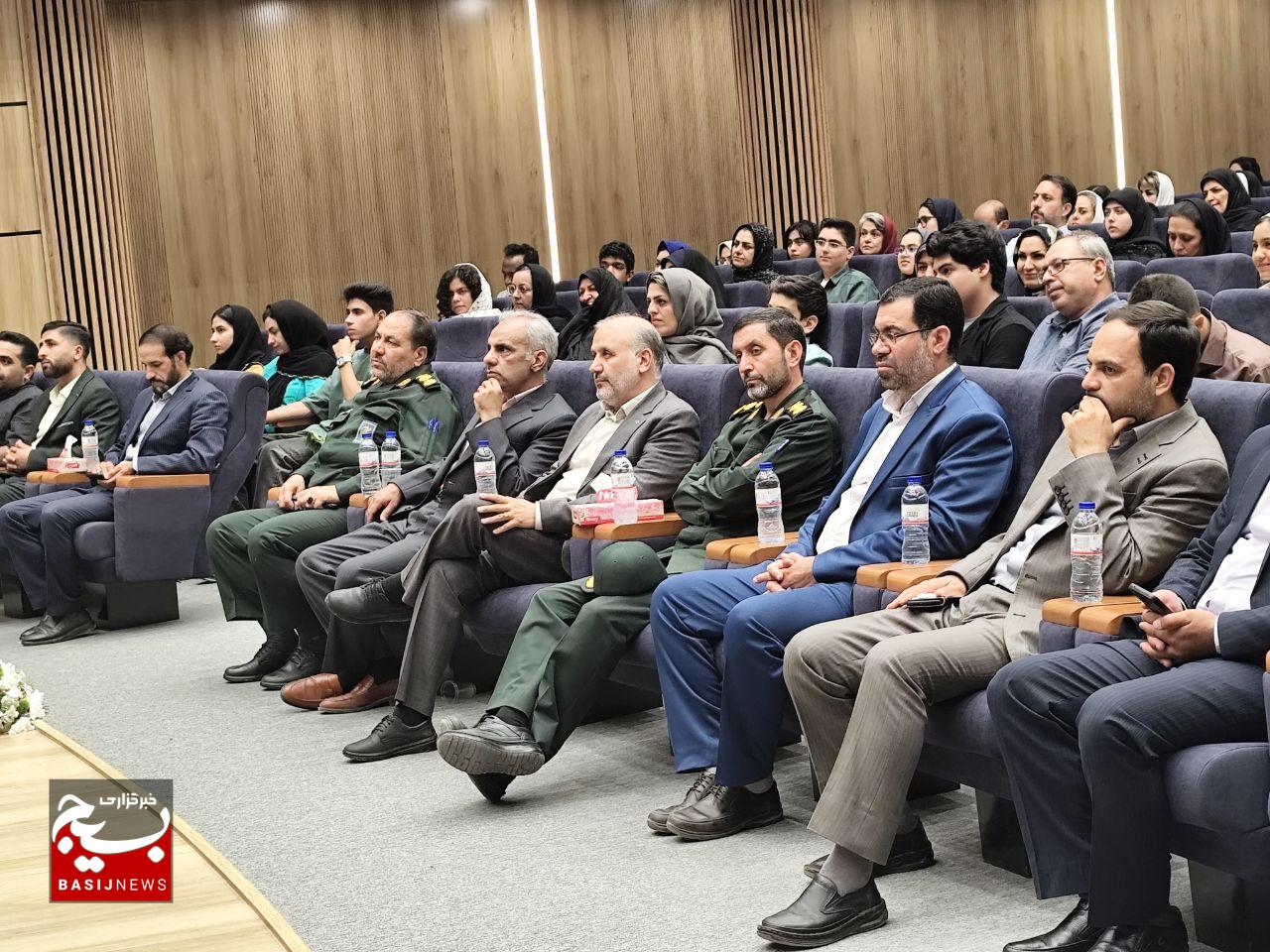 همایش بزرگ تجلیل از قبولی‌های تیزهوشان و نمونه دولتی در کرمان