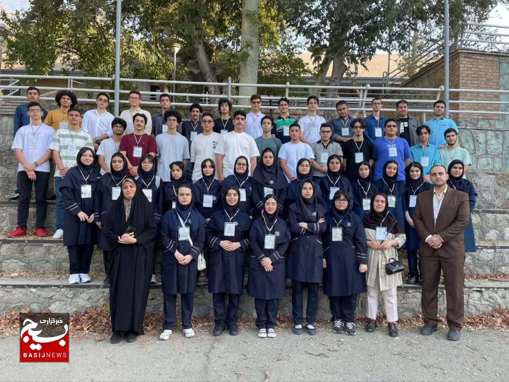 گیلان با مشارکت بیش از ۴ هزار دانشآموز،جایگاه سوم لیگ علمی پایا را تصاحب کرد گیلان با مشارکت بیش از ۴ هزار دانشآموز،جایگاه سوم لیگ علمی پایا را تصاحب کرد