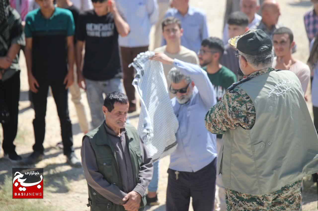 بازدید۲۰۰ زائر بسیجی گیلانی از یادمانهای دفاع مقدس در استان کرمانشاه بازدید۲۰۰ زائر بسیجی گیلانی از یادمانهای دفاع مقدس در استان کرمانشاه