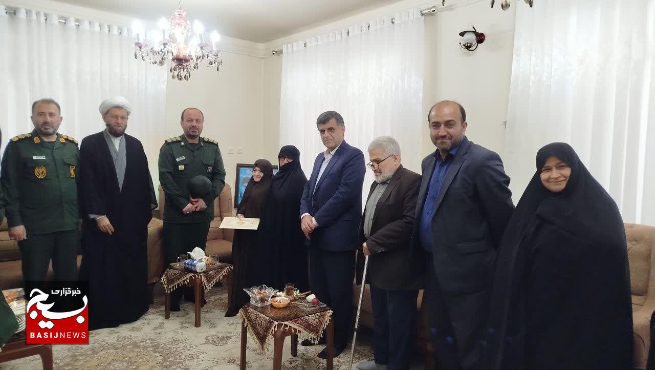 مادران شهدا نماد صبر و استقامت ملت ایران هستند