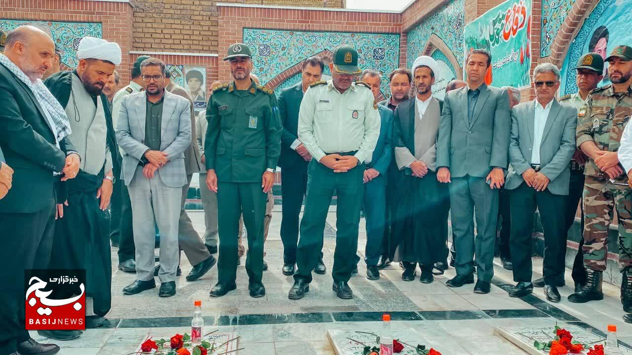آغاز هفته دفاع مقدس در زاوه با عطر ایثار و شهادت ؛گلزار شهدای دولتآباد غبارروبی شد آغاز هفته دفاع مقدس در زاوه با عطر ایثار و شهادت ؛گلزار شهدای دولتآباد غبارروبی شد