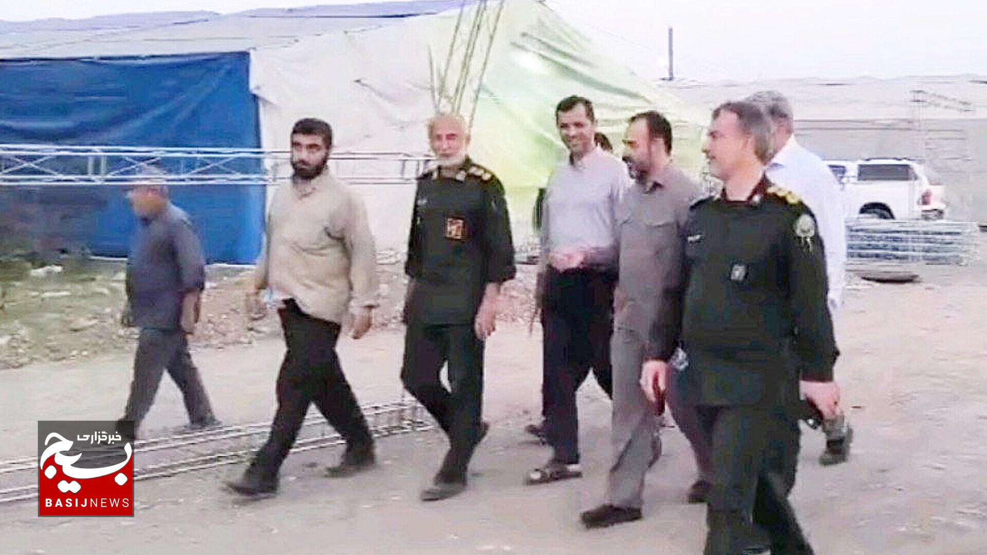 بازدید فرمانده سپاه قدس گیلان از روند آمادهسازی غرفههای کنگره ۸۰۰۰ شهید استان گیلان بازدید فرمانده سپاه قدس گیلان از روند آمادهسازی غرفههای کنگره ۸۰۰۰ شهید استان گیلان