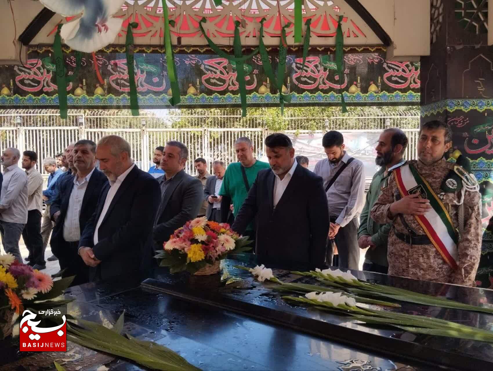 غبارروبی مزار شهدای گمنام وزارت نفت؛ ادای احترام به مناسبت هفته دولت غبارروبی مزار شهدای گمنام وزارت نفت؛ ادای احترام به مناسبت هفته دولت