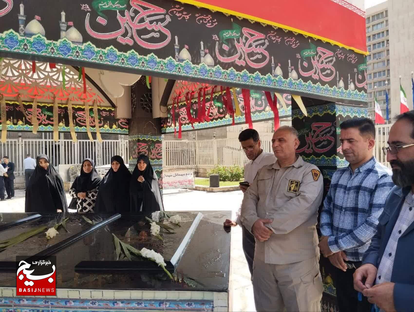 غبارروبی مزار شهدای گمنام وزارت نفت؛ ادای احترام به مناسبت هفته دولت غبارروبی مزار شهدای گمنام وزارت نفت؛ ادای احترام به مناسبت هفته دولت