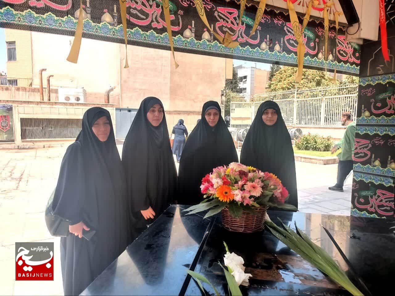 غبارروبی مزار شهدای گمنام وزارت نفت؛ ادای احترام به مناسبت هفته دولت غبارروبی مزار شهدای گمنام وزارت نفت؛ ادای احترام به مناسبت هفته دولت