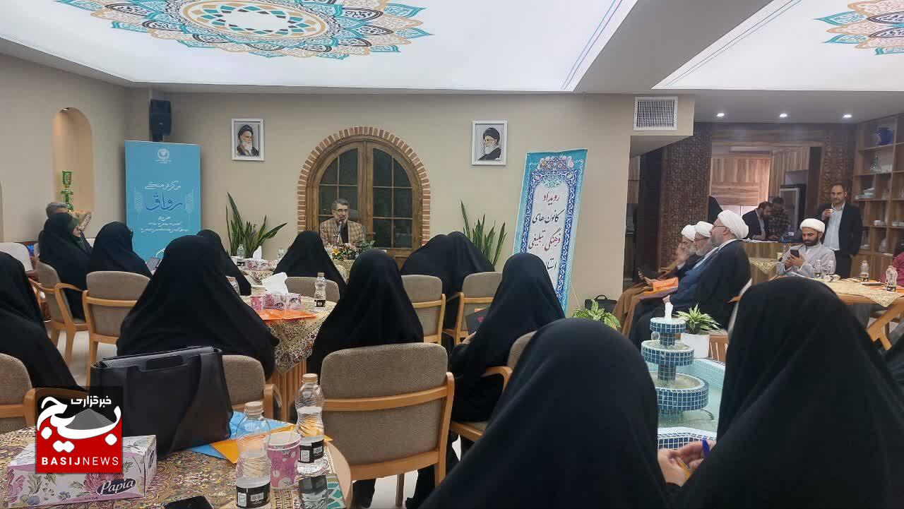 مدیر کانون، الگوی سبک زندگی است/ تاکید بر همافزایی و مردمیسازی فعالیتها مدیر کانون، الگوی سبک زندگی است/ تاکید بر همافزایی و مردمیسازی فعالیتها
