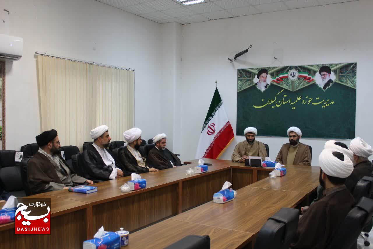 حوزه نهادی برون‌گرا و مسئول در برابر فرهنگ جامعه است