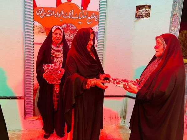 تجلیل از خواهران مداح و ذاکرین اهل بیت در دلوار تجلیل از خواهران مداح و ذاکرین اهل بیت در دلوار