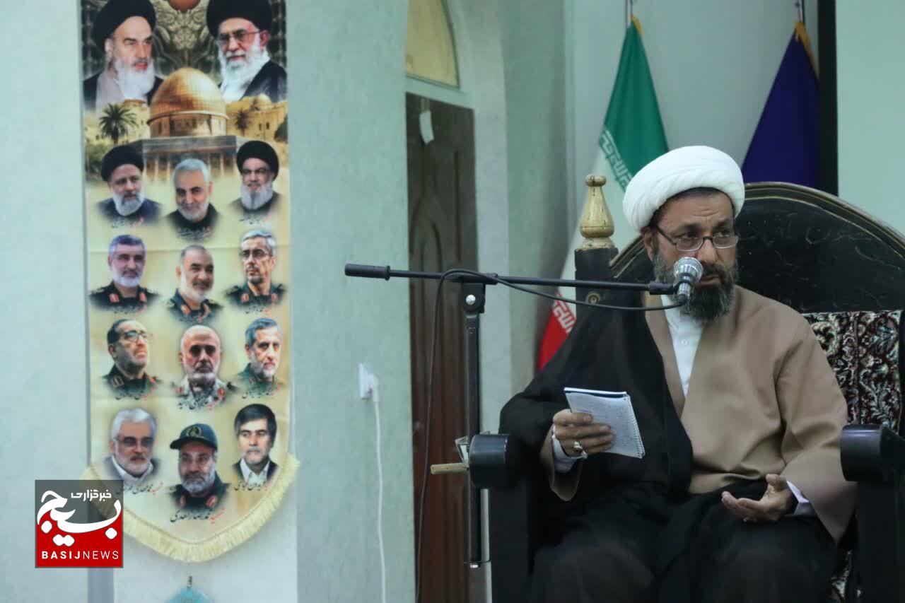 تجلیل از خدمات چند ساله دکتر علیرمضانی مدیرکل سابق صداوسیما استان کرمان تجلیل از خدمات چند ساله دکتر علیرمضانی مدیرکل سابق صداوسیما استان کرمان