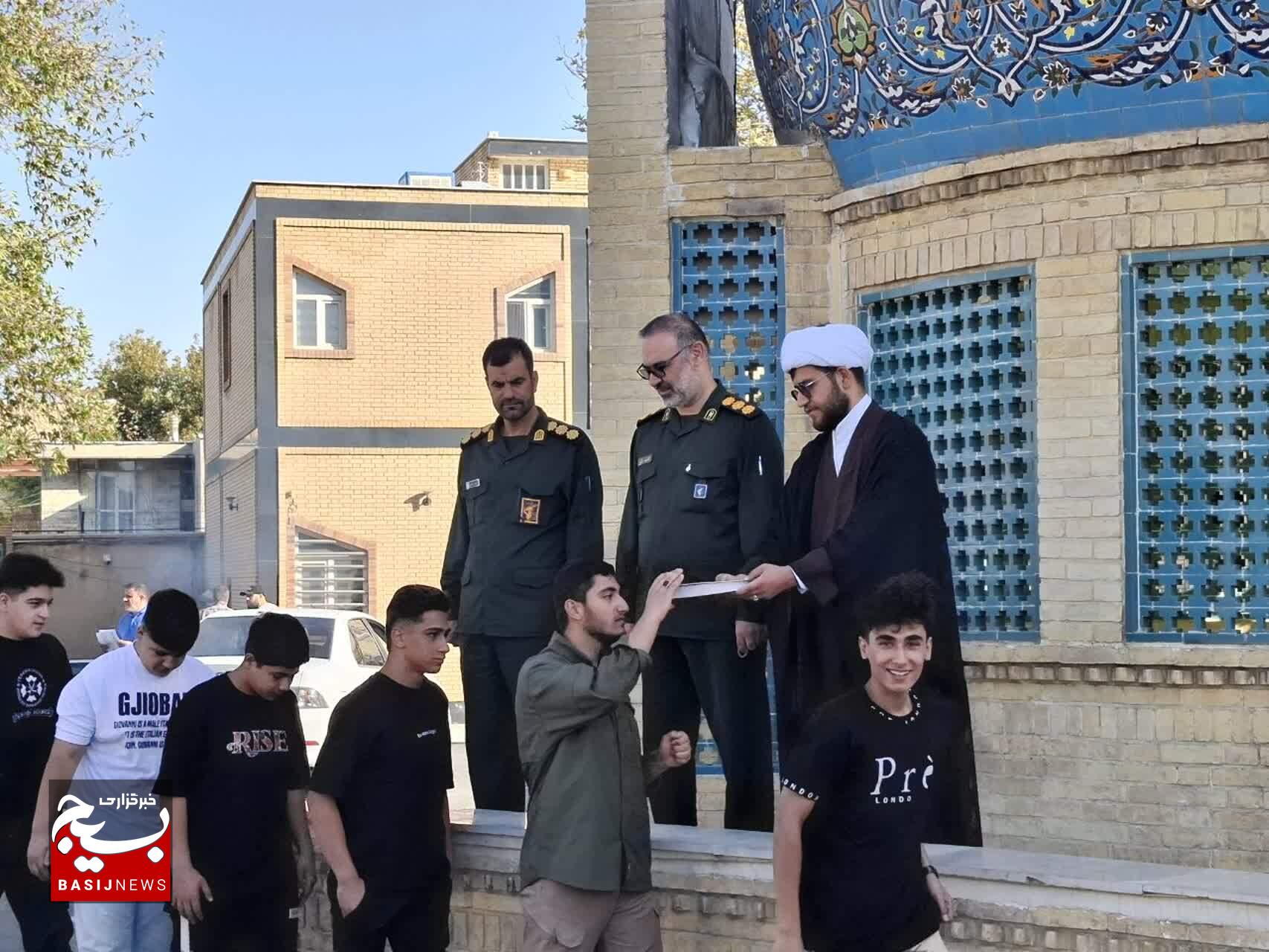 اعزام ۲۰۰ نفر از بسیجیان بروجردی به تنگه مرصاد اعزام ۲۰۰ نفر از بسیجیان بروجردی به تنگه مرصاد
