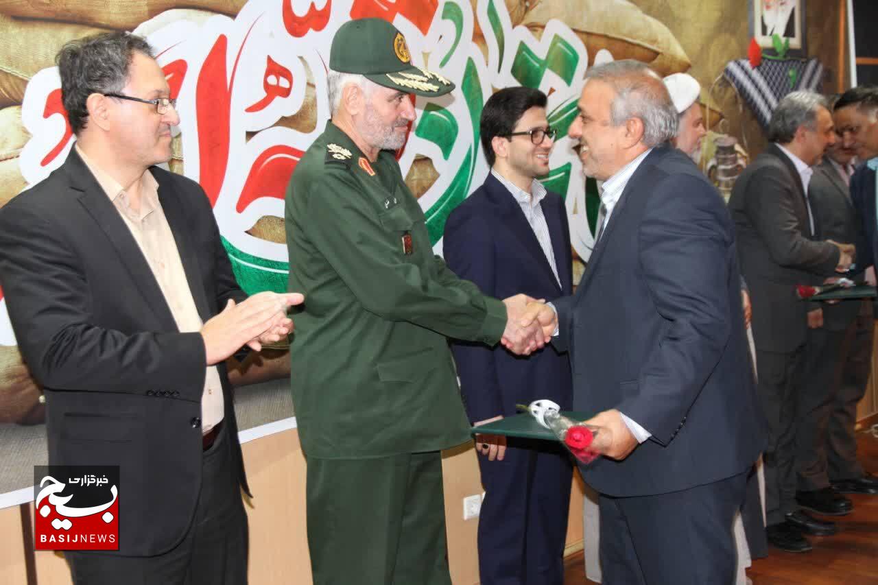 “یاد یاران” در صنعت نفت: تجلیل از سردار فضلی و رزمندگان دفاع مقدس در چهل و پنجمین سالگرد هفته مقاومت “یاد یاران” در صنعت نفت: تجلیل از سردار فضلی و رزمندگان دفاع مقدس در چهل و پنجمین سالگرد هفته مقاومت