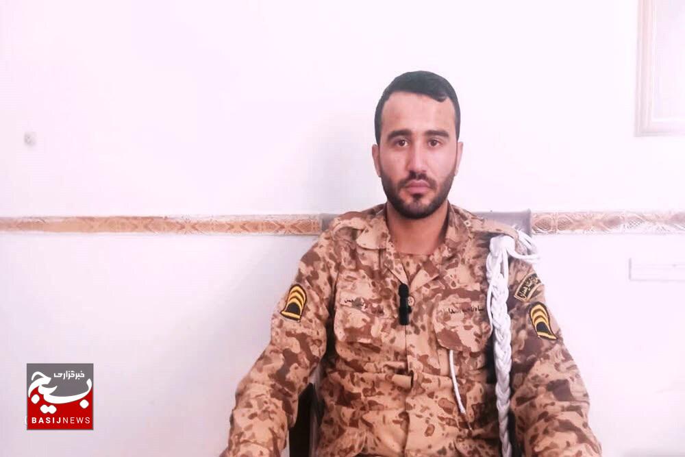 سربازی که خدمت را با قرآن و مددکاری معنوی کرد