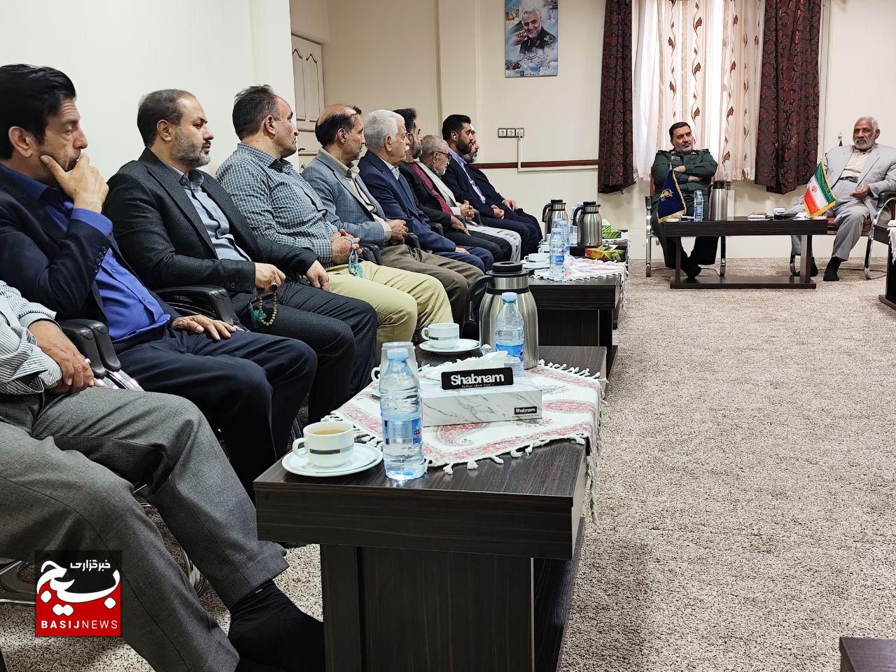 مداحان و شورای هیئات مذهبی کرمان با سردار نظری دیدار کردند