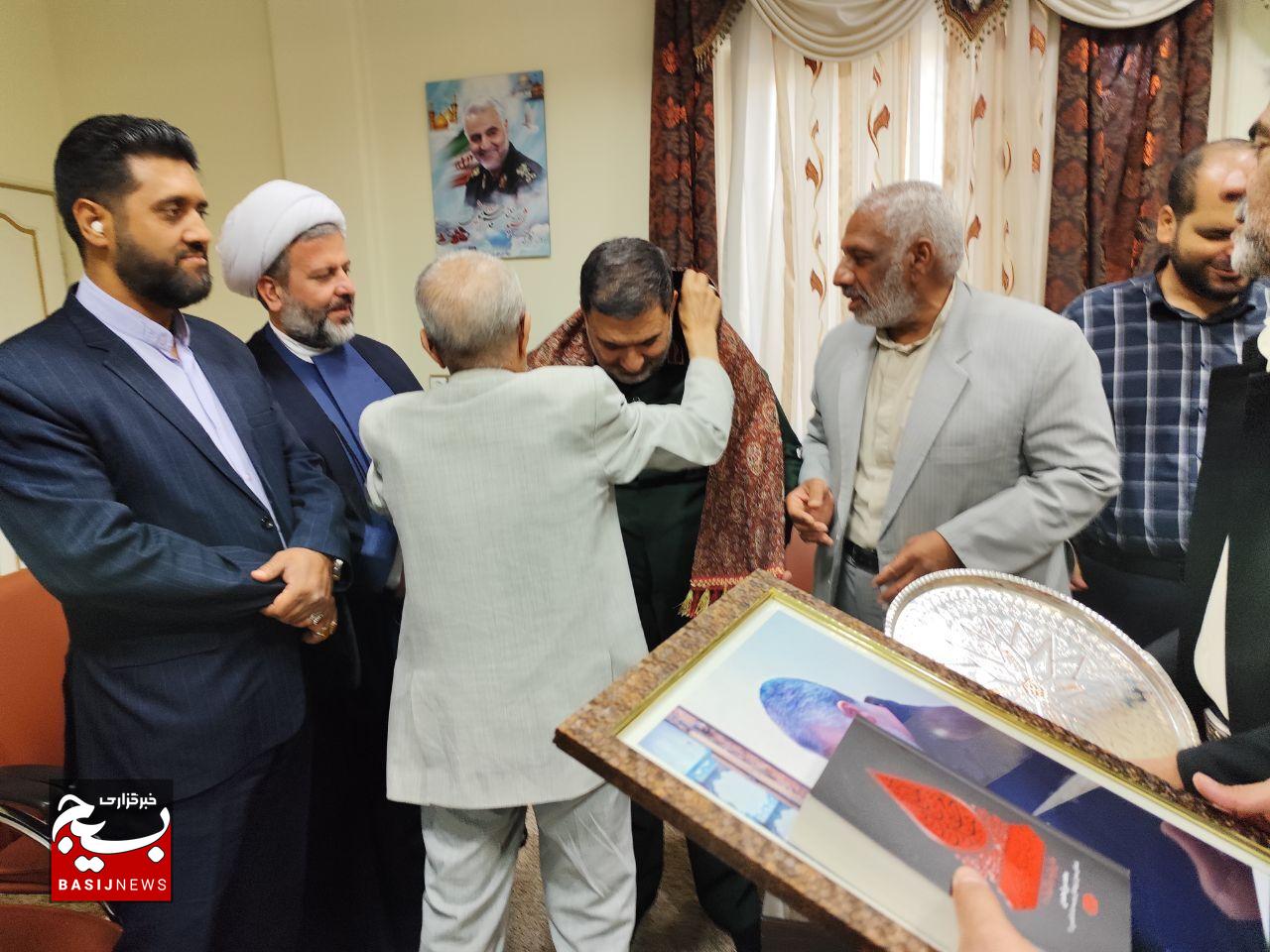 مداحان و شورای هیئات مذهبی کرمان با سردار نظری دیدار کردند