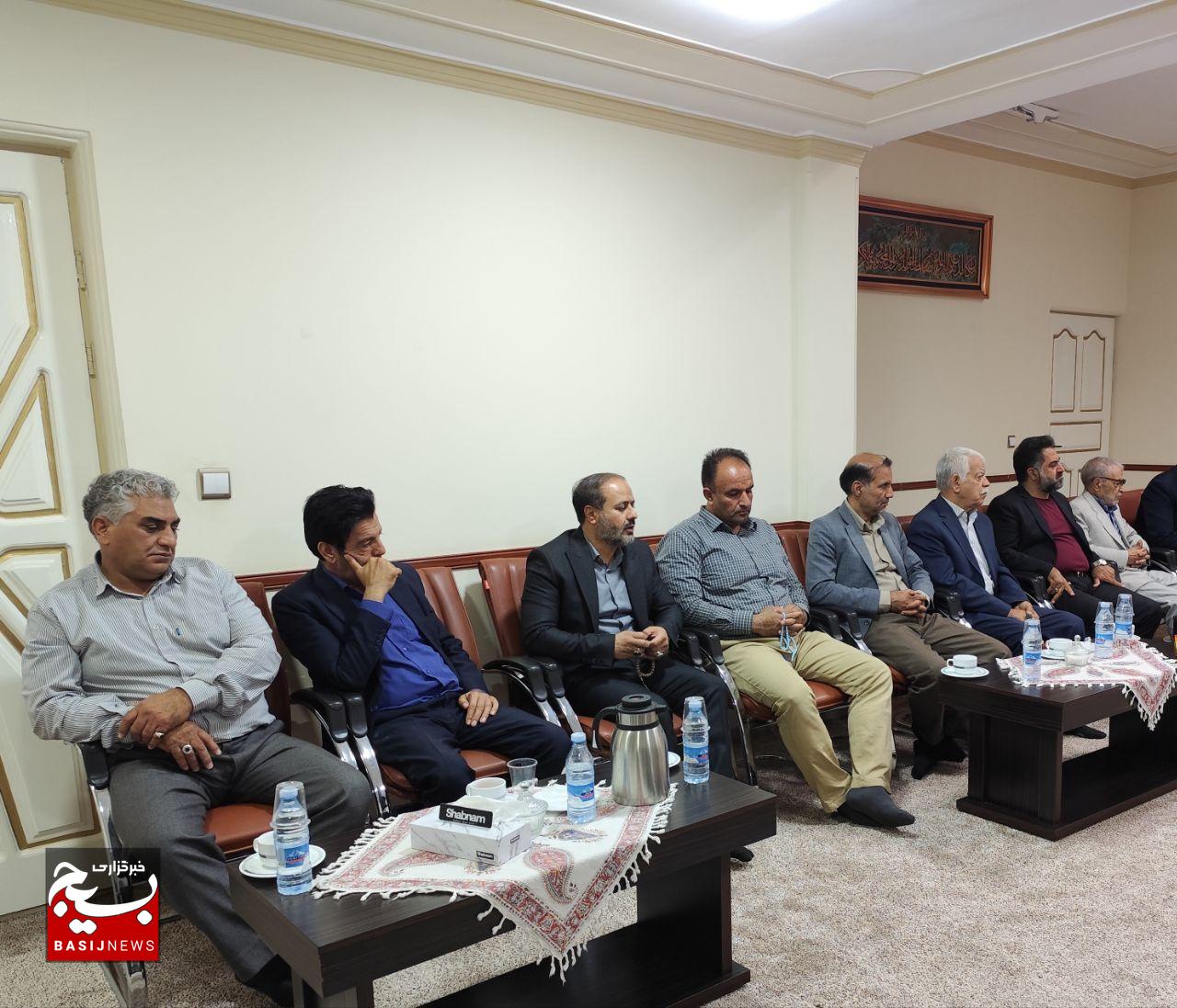 مداحان و شورای هیئات مذهبی کرمان با سردار نظری دیدار کردند
