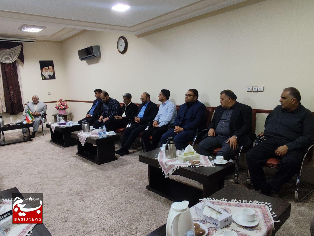 مداحان و شورای هیئات مذهبی کرمان با سردار نظری دیدار کردند