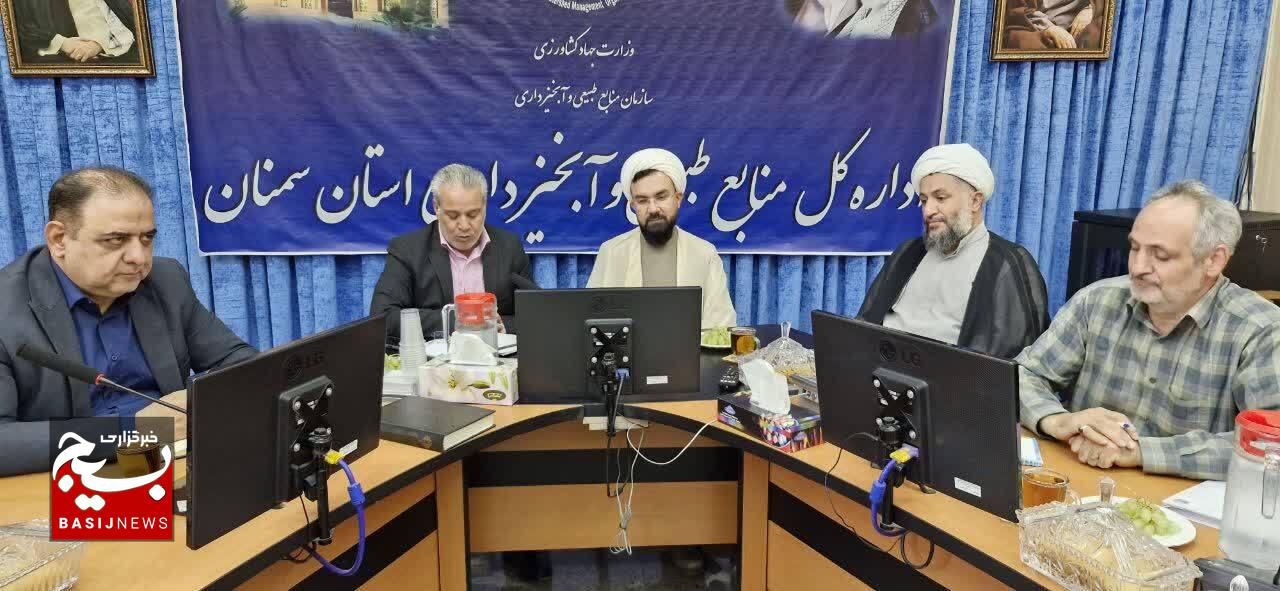 حضور در مساجد و تقویت دینداری خانوادگی راه نجات جامعه است