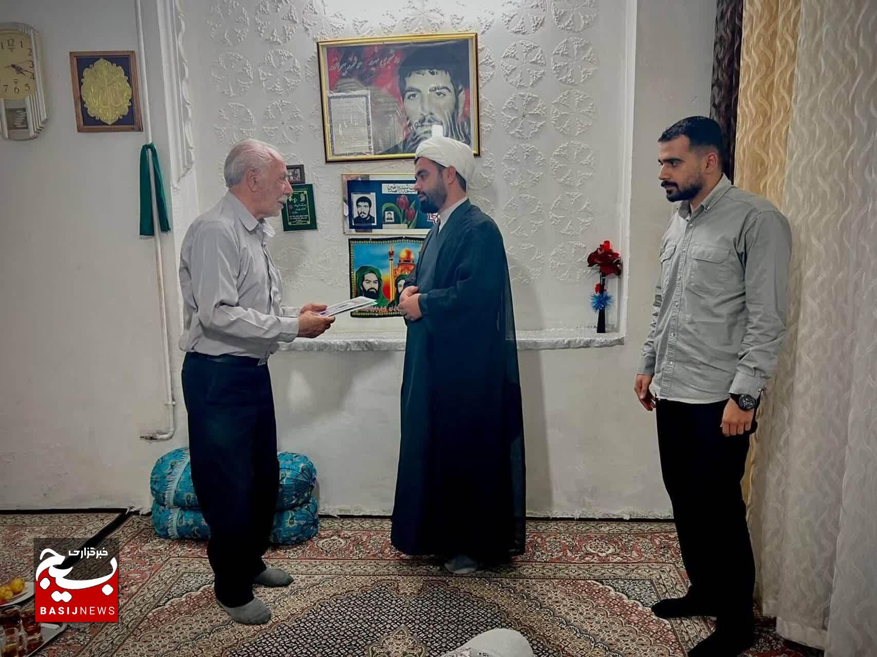دیدار دانشجویان بسیجی لرستان با خانواده شهید هوشمند بیرانوند دیدار دانشجویان بسیجی لرستان با خانواده شهید هوشمند بیرانوند
