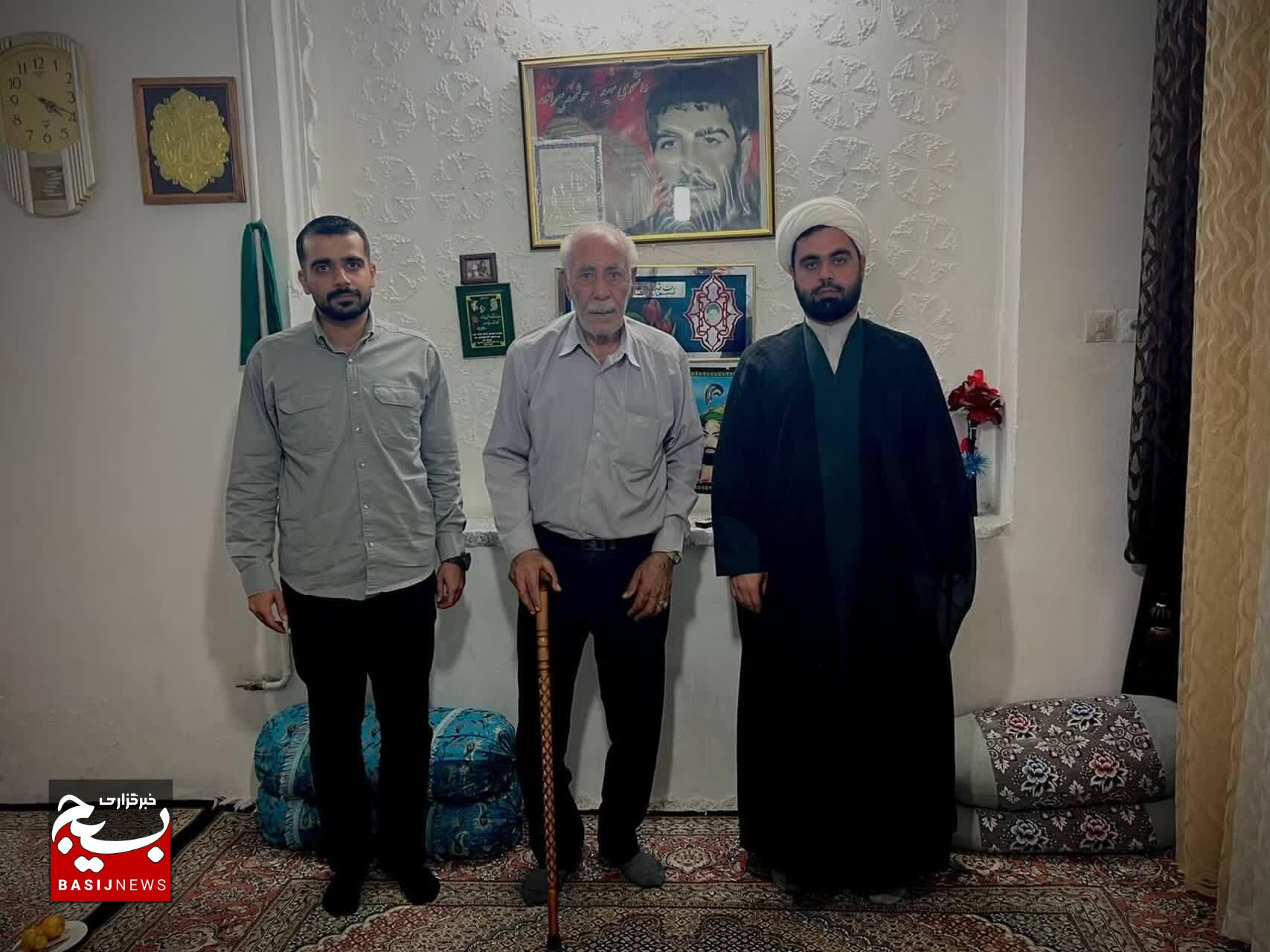 دیدار دانشجویان بسیجی لرستان با خانواده شهید هوشمند بیرانوند دیدار دانشجویان بسیجی لرستان با خانواده شهید هوشمند بیرانوند