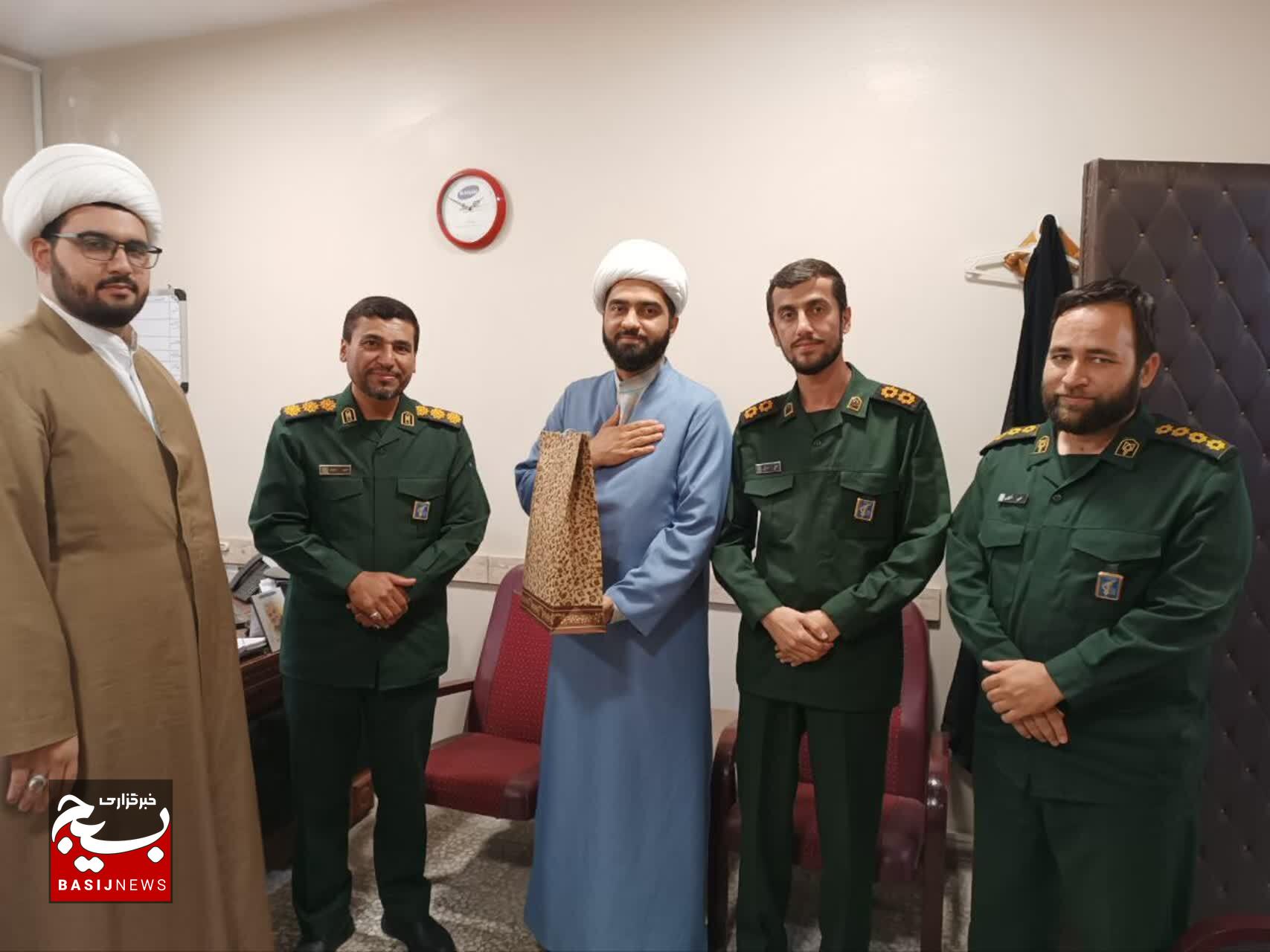 از چهرههای قرآنی سپاه ناحیه امام صادق (ع) شهرستان آبیک تجلیل شد از چهرههای قرآنی سپاه ناحیه امام صادق (ع) شهرستان آبیک تجلیل شد