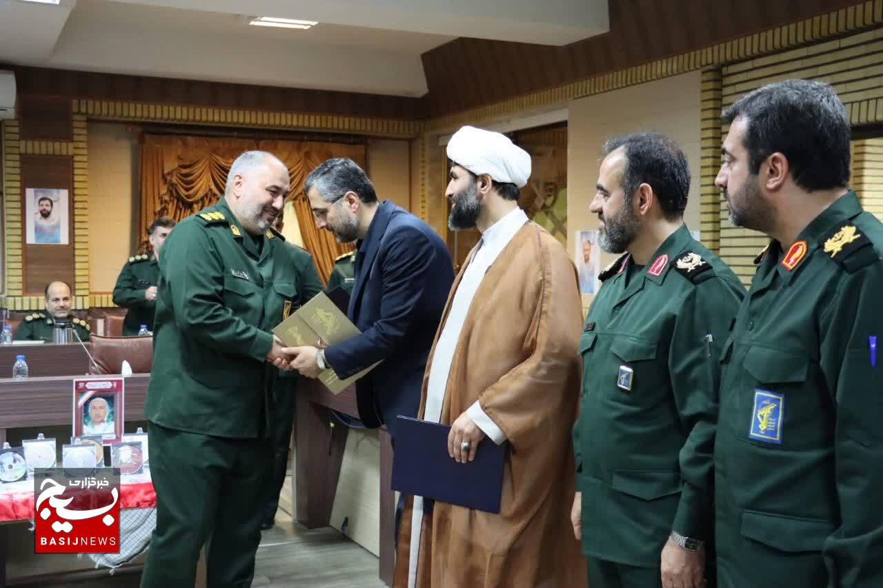 تقدیر از برترینهای سپاه و بسیج در پانزدهمین جشنواره مالک اشتر استان گیلان تقدیر از برترینهای سپاه و بسیج در پانزدهمین جشنواره مالک اشتر استان گیلان