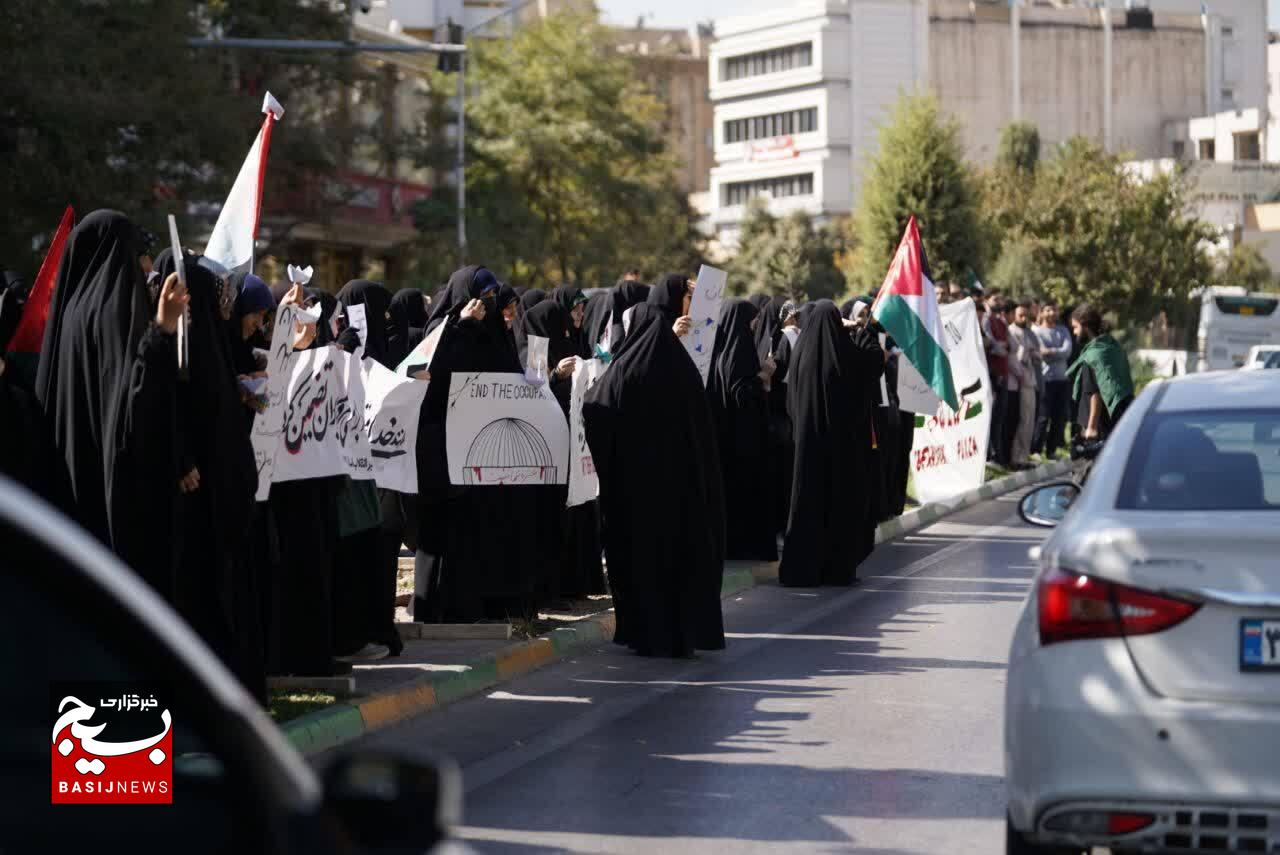 اجتماع بزرگ دانشجویان انقلابی مشهد به مناسبت سالگرد عملیات طوفان الاقصی اجتماع بزرگ دانشجویان انقلابی مشهد به مناسبت سالگرد عملیات طوفان الاقصی