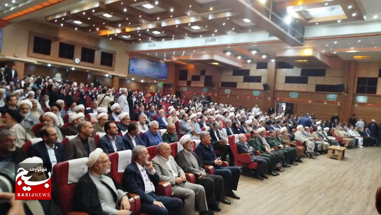 اجلاسیه نماز، انسان را به تأمل در خود و مسیر بندگی فرا میخواند اجلاسیه نماز، انسان را به تأمل در خود و مسیر بندگی فرا میخواند