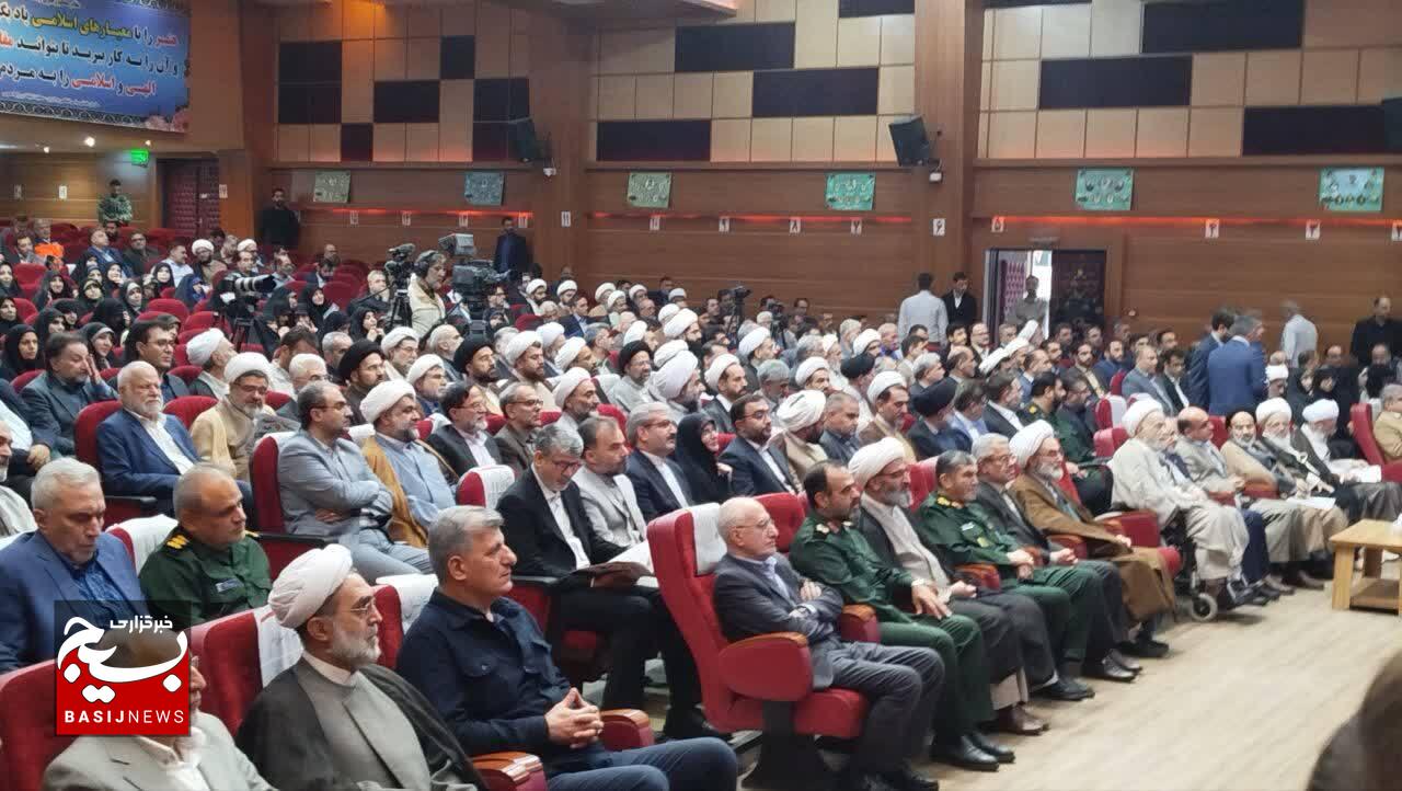 اجلاسیه نماز، انسان را به تأمل در خود و مسیر بندگی فرا میخواند اجلاسیه نماز، انسان را به تأمل در خود و مسیر بندگی فرا میخواند