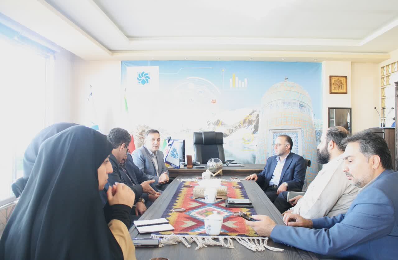 مسئول سازمان بسیج علمی کشور در اردبیل: صنایع خلاق، موتور محرک اقتصاد استان/ برنامهریزی برای حمایت همهجانبه از فناوران مسئول سازمان بسیج علمی کشور در اردبیل: صنایع خلاق، موتور محرک اقتصاد استان/ برنامهریزی برای حمایت همهجانبه از فناوران