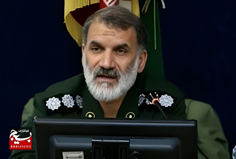 معلمان اندیشه مقاومت را برای دانش آموزان تبیین کنند