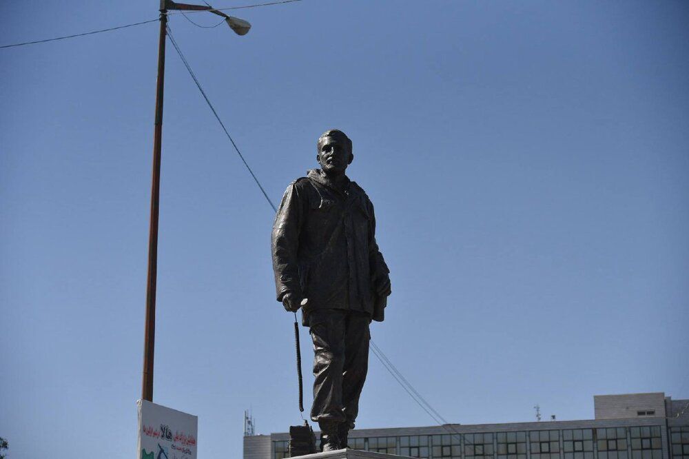 تندیس ۲ چهره ماندگار آذربایجان در تبریز نصب شد تندیس ۲ چهره ماندگار آذربایجان در تبریز نصب شد
