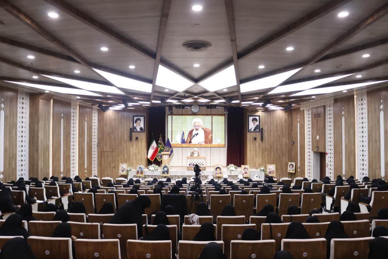 ملت امام حسین(ع) شکست را نمی‌پذیرد/ آمریکا آرزوی تسلیم ایران را به گور می‌برد