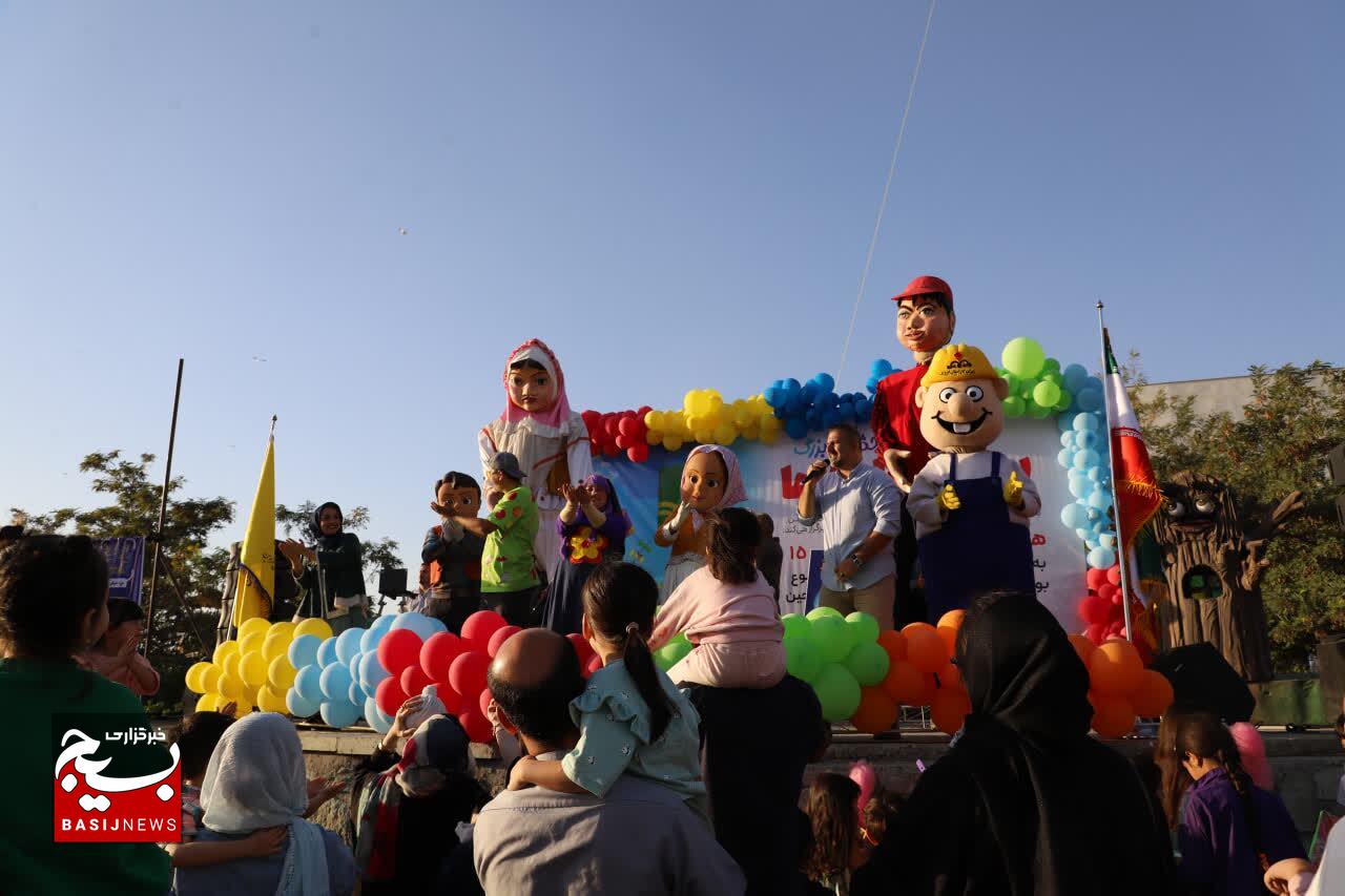 پرواز بادبادکها، تجربه حس خوب کودکان قزوینی در یک صبح پاییزی پرواز بادبادکها، تجربه حس خوب کودکان قزوینی در یک صبح پاییزی