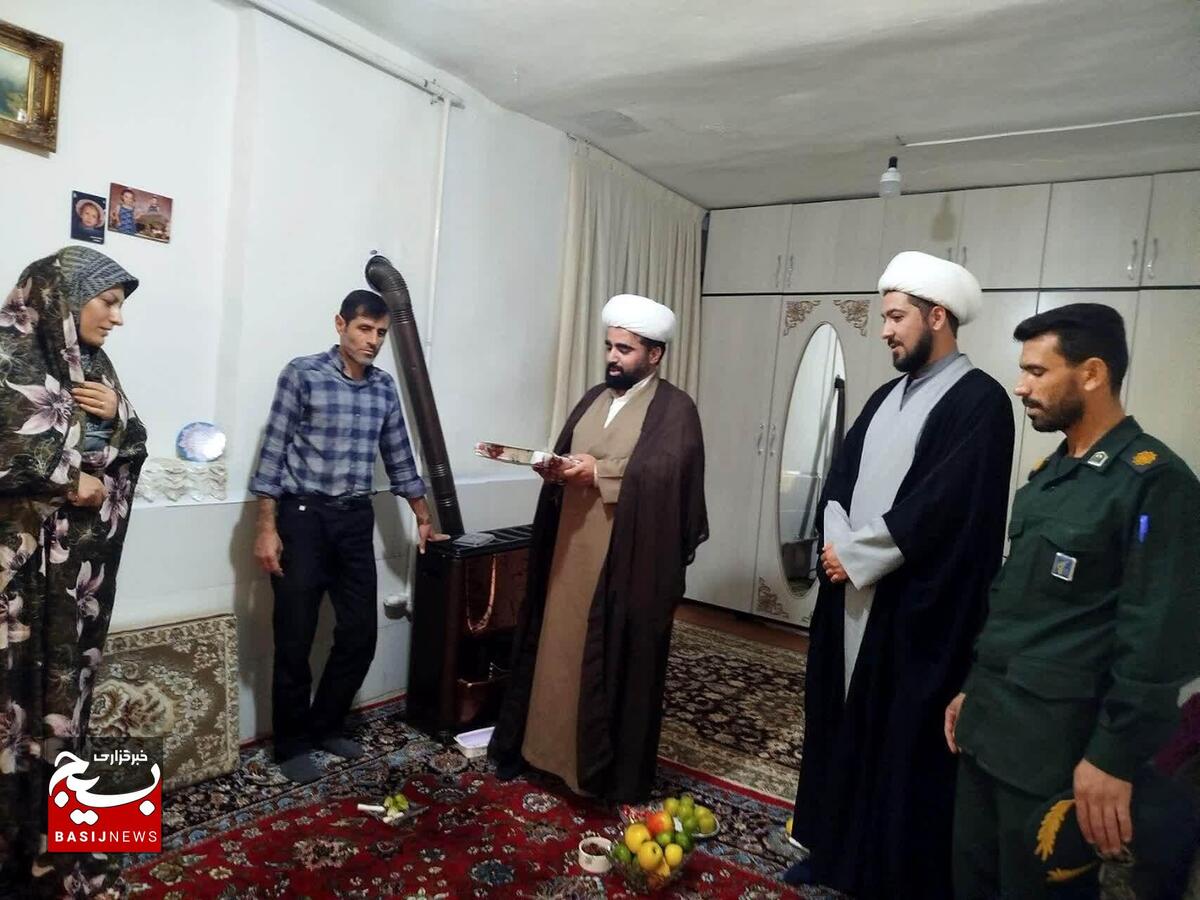 تجلیل از خواهر بسیجی «خانم برجی» بعنوان چهره قرآنی و فرمانده حوزه بسیج شهر آبگرم
