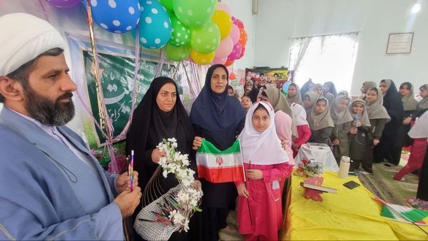 نواختن زنگ مهر و مقاومت در مدارس آموزش و پرورش بخش دلوار نواختن زنگ مهر و مقاومت در مدارس آموزش و پرورش بخش دلوار