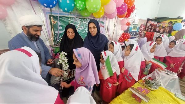 نواختن زنگ مهر و مقاومت در مدارس آموزش و پرورش بخش دلوار نواختن زنگ مهر و مقاومت در مدارس آموزش و پرورش بخش دلوار
